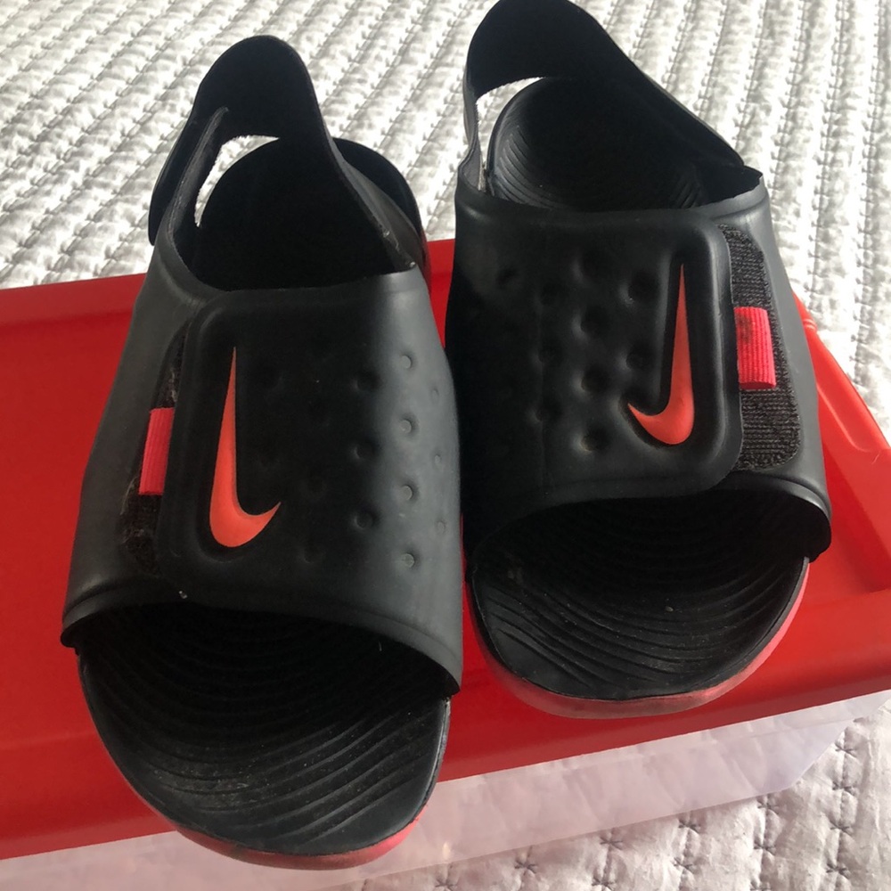 Nike Black and Red Sport Slide Sandals.Math Size 7-7/5